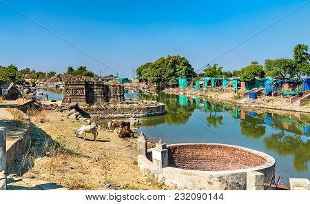 Lakulish Temple And Chhashiyu Lake At Pavagadh Hill - Gujarat State Of India