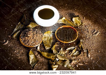 Face Pack Made From Azadirachta Indica, Commonly Known As Neem, Honey And Sandle Wood, For Herbal Tr