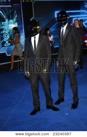 LOS ANGELES - DEC 11: Daft Punk bei der Weltpremiere von 