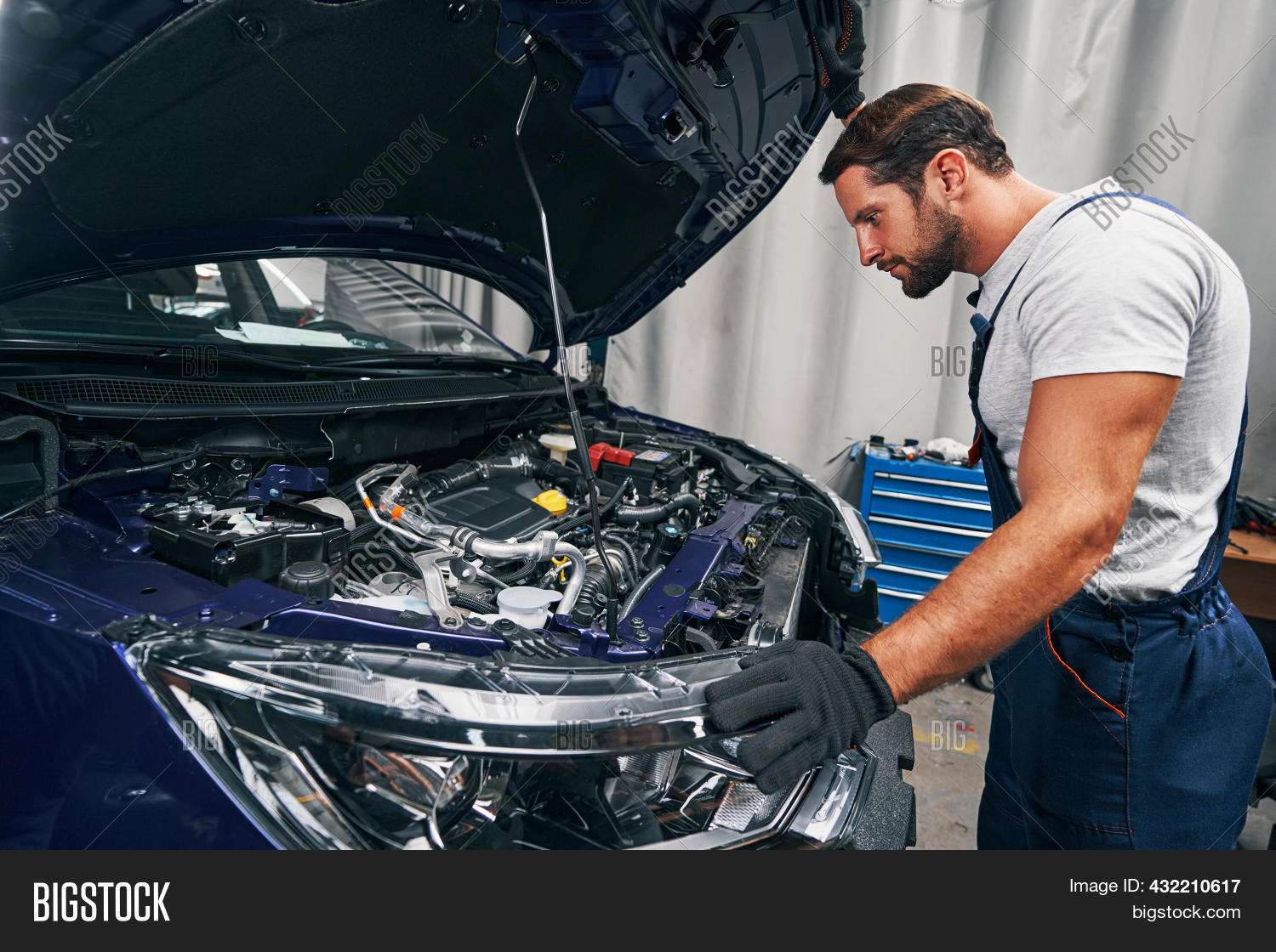 Man Car Specialist Image & Photo (Free Trial) | Bigstock