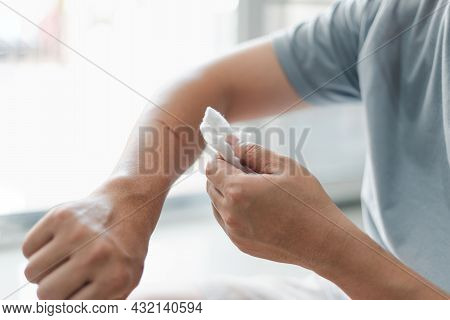 Asia Man Use Medical Cotton Swab For Cleaning And Disinfection Of Wounds Cat Scratch In First Aid Co