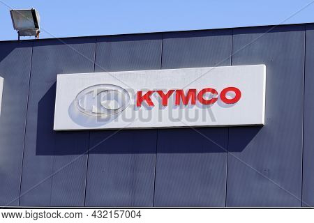 Bordeaux , Aquitaine  France - 09 05 2021 : Kymco Store Scooter Manufacturer Logo Brand And Text Sig