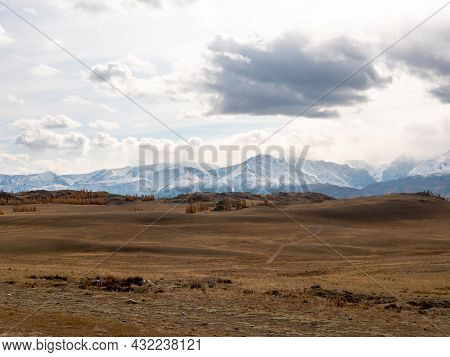 Autumn View Of The Altai Mountains And The Valley. Severo-chuysky Ridge, Chuysky Tract, Altai Republ