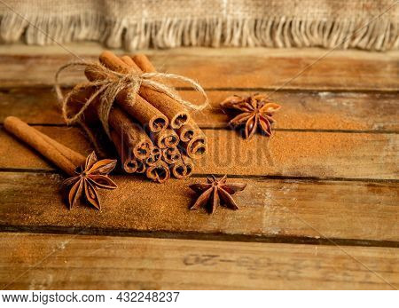 cinnamon sticks on wooden background