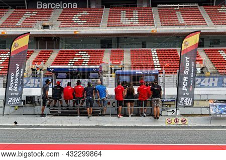 Barcelona, Spain, September 3, 2021 : In The Pitlane Of 24hours Series By Hancook Barcelona Race. 24