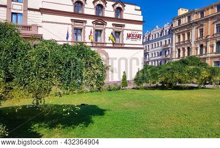 City Center In Odessa, Hotel And Restaurant Mozart