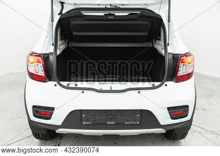 Novosibirsk, Russia - August 19, 2021: Renault Sandero Stepway , Clean, Open Empty Trunk In The Car 