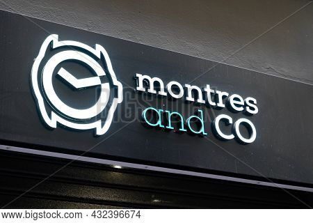 Bordeaux , Aquitaine  France - 09 05 2021 : Montres And Co Sign Text And Brand Logo Boutique Front O