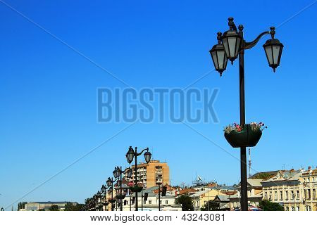 Lampy architektura krajobrazu w Astrachaniu nasyp