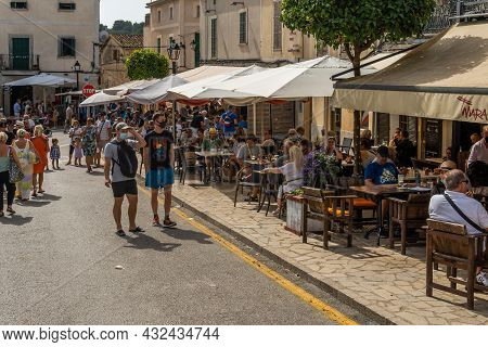 Sineu, Spain; September 08 2021: Weekly Street Market Of Food, Crafts And Animals In The Mallorcan T