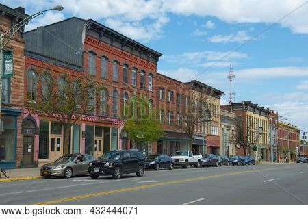 Potsdam, Ny, Usa - Apr. 27, 2017: Historic Sandstone And Brick Commercial Buildings With Italianate 