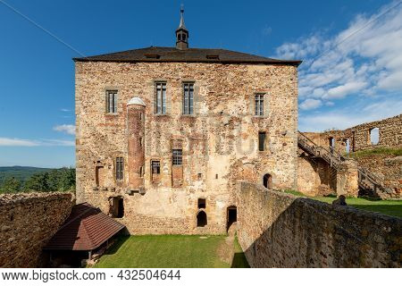 Ruin Of King´s Castle Tocnik (točník) In Central Bohemia - Czech Republic. It Was Built By The Czech