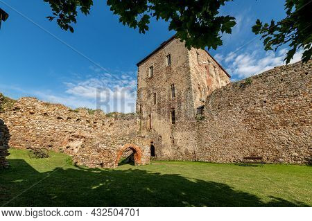 Ruin Of King´s Castle Tocnik (točník) In Central Bohemia - Czech Republic. It Was Built By The Czech