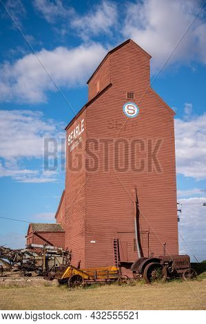 Rowley, Alberta - September 6, 2021: Historic Grain Elevators In The Ghost Town Of Rowley.
