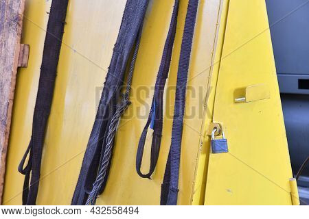 Nylon Slings For Lifting Loads On The Telpher Crane Lie On The Rack.