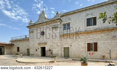Muhraka Monastery Of The Carmelite On The Carmel Mount .