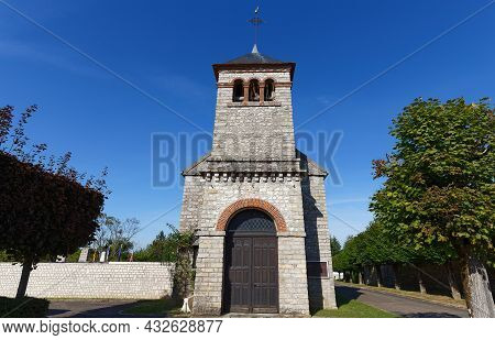 Church Saints-philippe-et-jacques De Veneux-les-sablons. Church Located In Seine-et-marne, In France