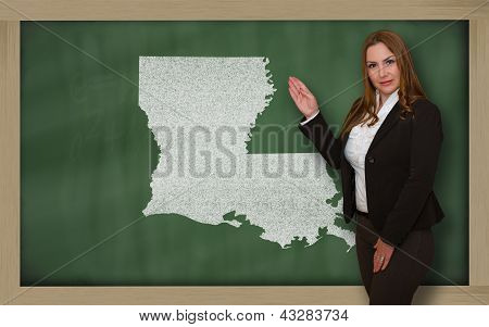 Nauczyciel Wyświetlono mapę Luisiana na tablicy