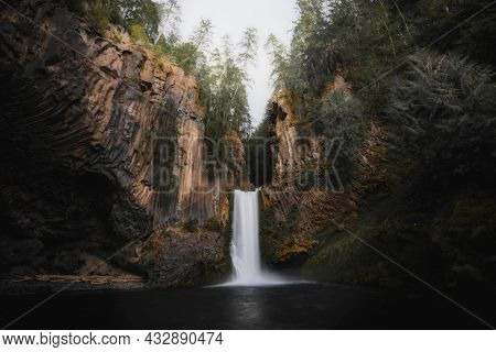 View of Toketee Falls in Oregon, USA