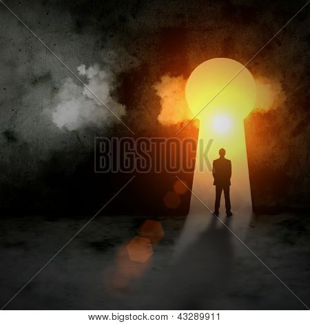 키 홀에서 사업가의 실루엣