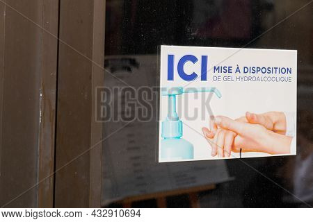 Bordeaux , Aquitaine  France - 09 10 2021 : Hydroalcoholic Gel Provision French Text On Door Windows