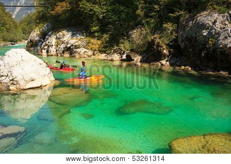 Kajakken op de rivier Soca, Slovenië
