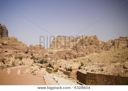 Руины Петры и гор в Иордании