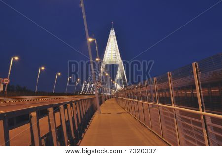 Nowy most o nazwie przęśle w Budapet