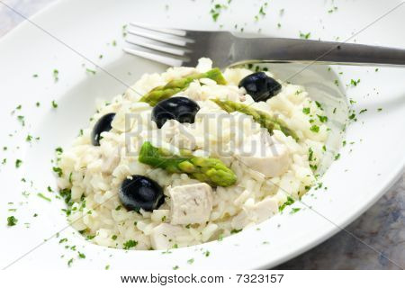 Chicken risotto ze szparagami i oliwki
