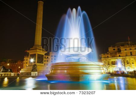 Trafalgar Square 2 om natten