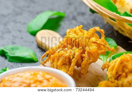 Crispy Onion Bhajis