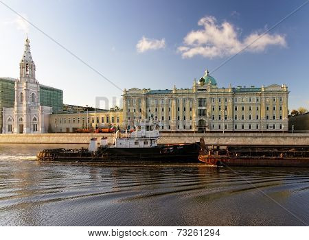 Russia, Moscow The Moscow River In Front Of Major Russian Oil Company Rosneft HQ August 16, 2014
