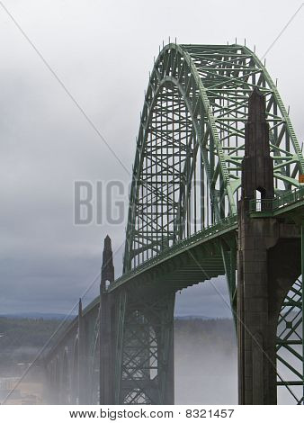 Misty Bridge-tumma