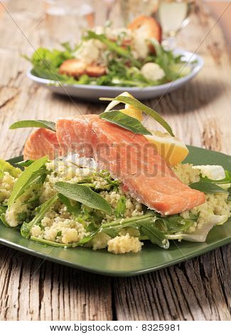 ปลาแซลมอนและ Couscous