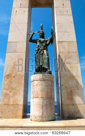 Square and statue of liberty of Reggio Calabria