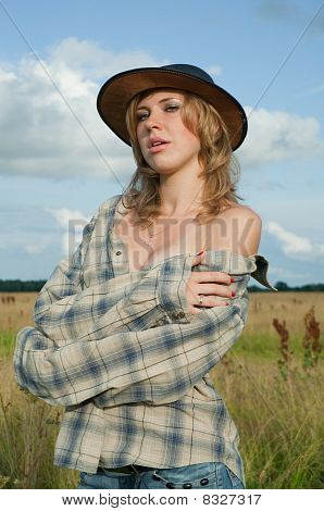 Jeune fille au chapeau de Cowboy