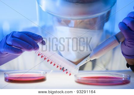 Working in the laboratory with a high degree of protection