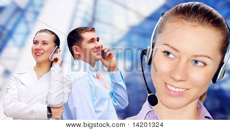 Glück Businessmens Aufruf per Telefon