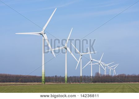Holandské venkovské krajiny s opravené Windturbines