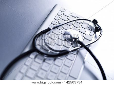 Selective focus of a computer keyboard and medical stethoscpoe. It-support.