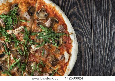 Pizza with chicken mushrooms and rukkola