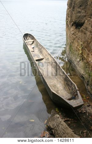 Canoa sul lago