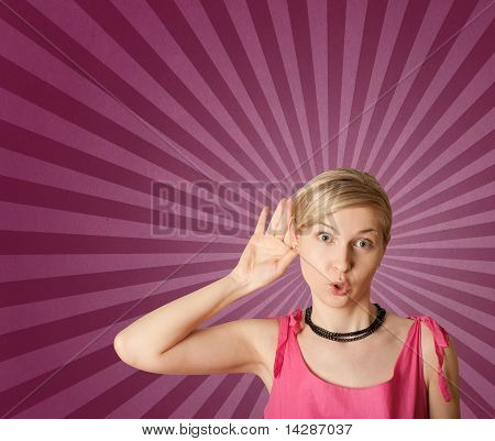 Donna sentito canticchiare qualcosa