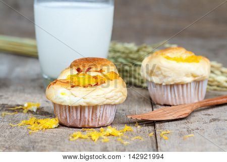 Muffin Golden Threads