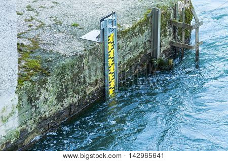 Water level indicator for monitoring the water level.