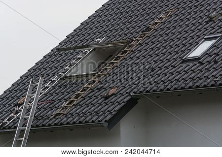Roofing, Installation Or Repair Of A Roof Window On A Pitched Roof