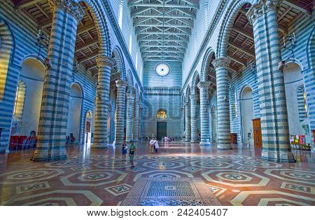 Orvieto, Italy - May 19,2009: Visirors In The Nave Of The Cathedral