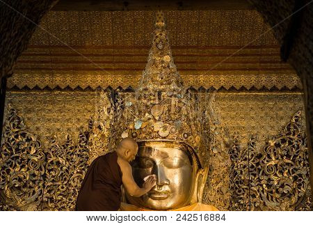Mandalay, Myanmar - October 08 2014: The Face Washing Ceremony For Mahamuni Every Early Morning In M