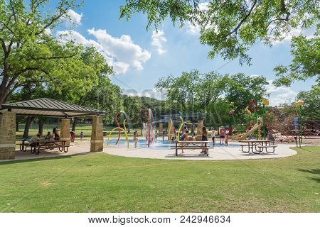 Children Splash Pad Or Spray Ground Parr Park, Grapevine, Texas, Usa