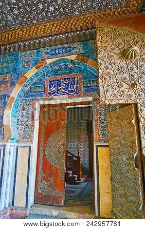 Cairo, Egypt - December 24, 2017:  Traditional Moorish Door With Horseshoe (keyhole) Arch Is The Ent